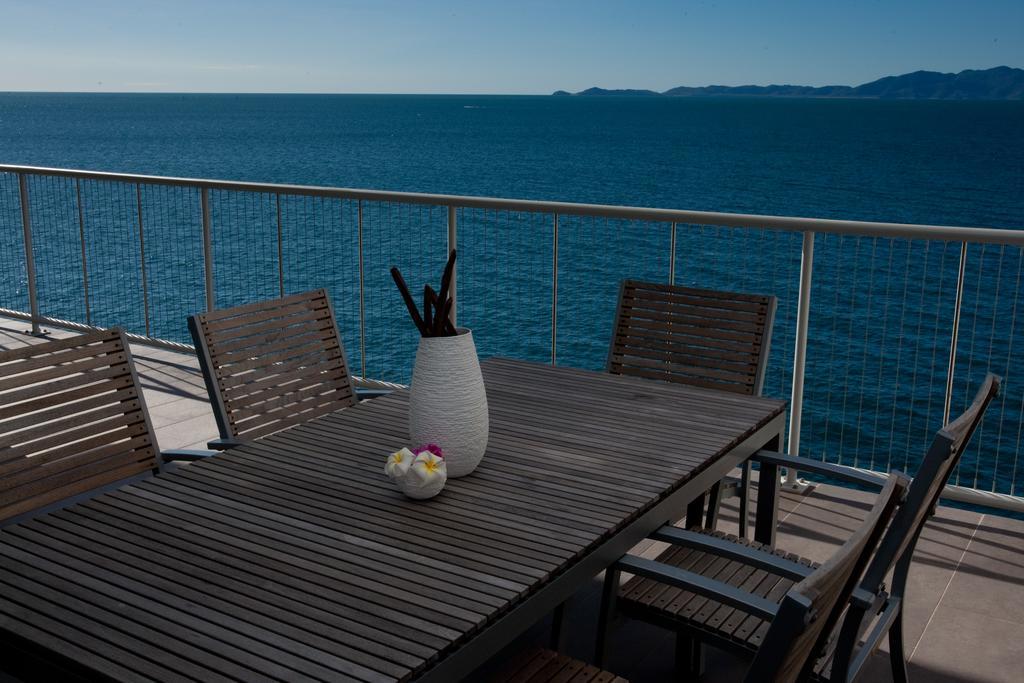 Penthouse On Bright Point Daire Nelly Bay Dış mekan fotoğraf