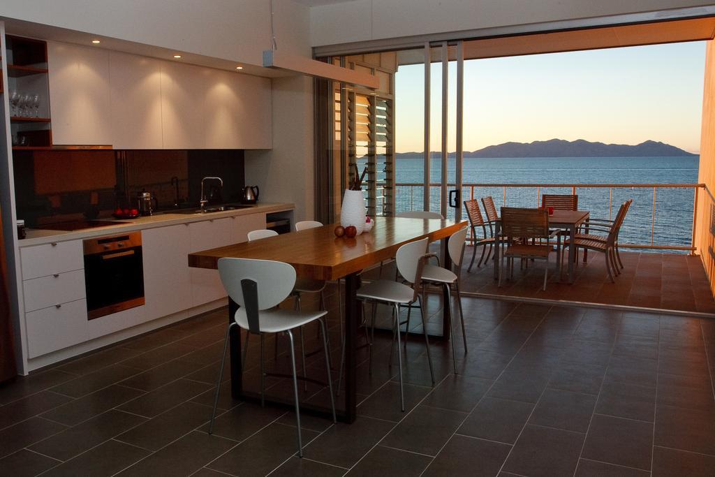 Penthouse On Bright Point Daire Nelly Bay Dış mekan fotoğraf