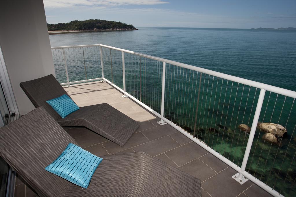 Penthouse On Bright Point Daire Nelly Bay Dış mekan fotoğraf