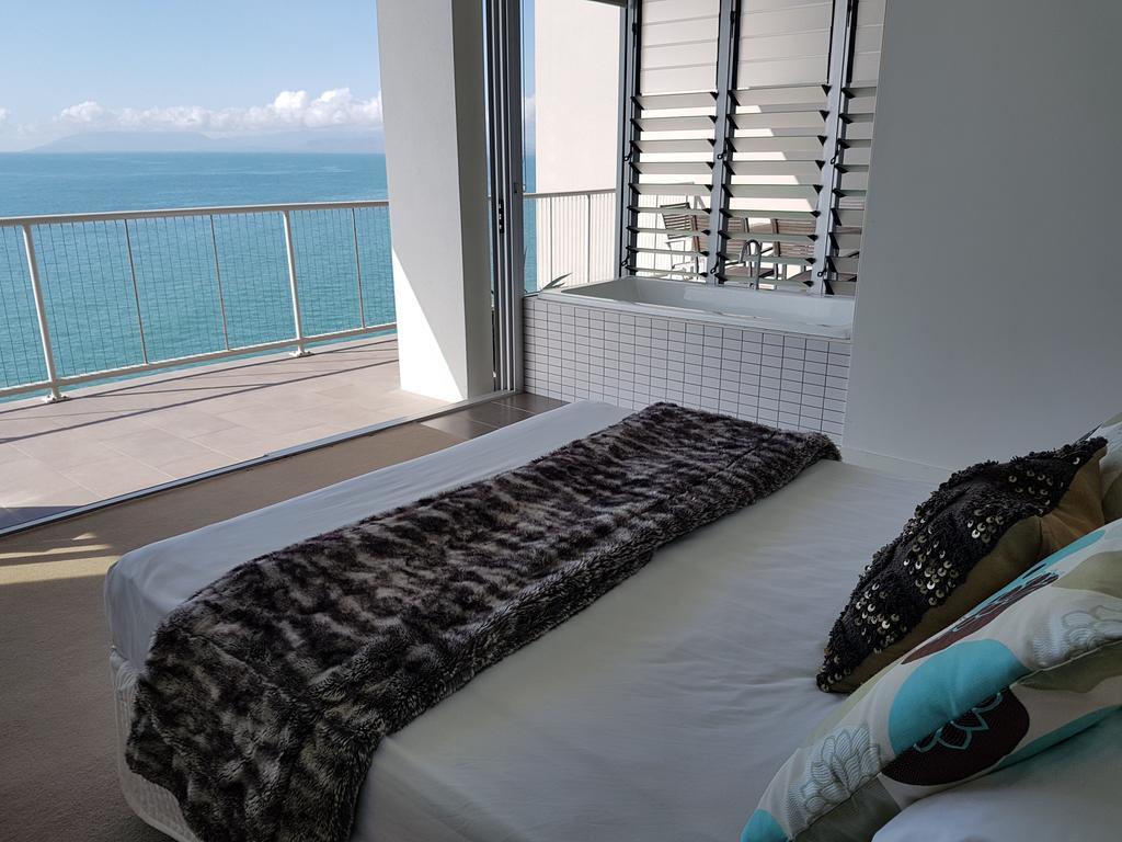 Penthouse On Bright Point Daire Nelly Bay Dış mekan fotoğraf